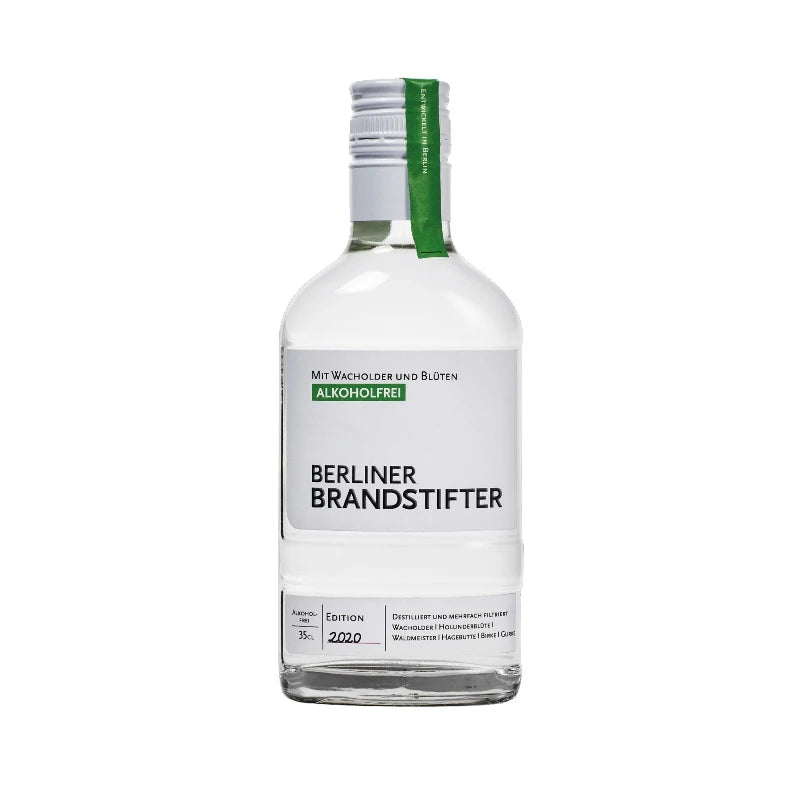 „Flasche Berliner Brandstifter alkoholfrei 0,35 l, Edition 2020 mit grünem Siegel und klarer Beschriftung auf weißem Hintergrund“