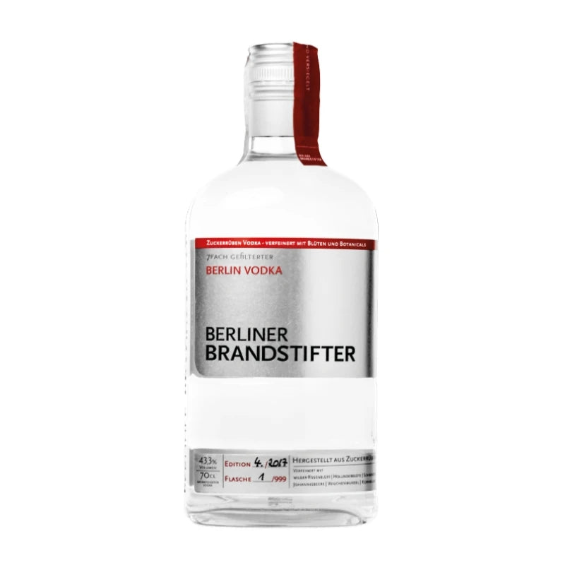Klare Flasche Berliner Brandstifter Berlin Vodka 0,7 l mit silbernem Etikett und rotem Siegel, stilvoller Premium-Vodka aus Zuckerrüben.