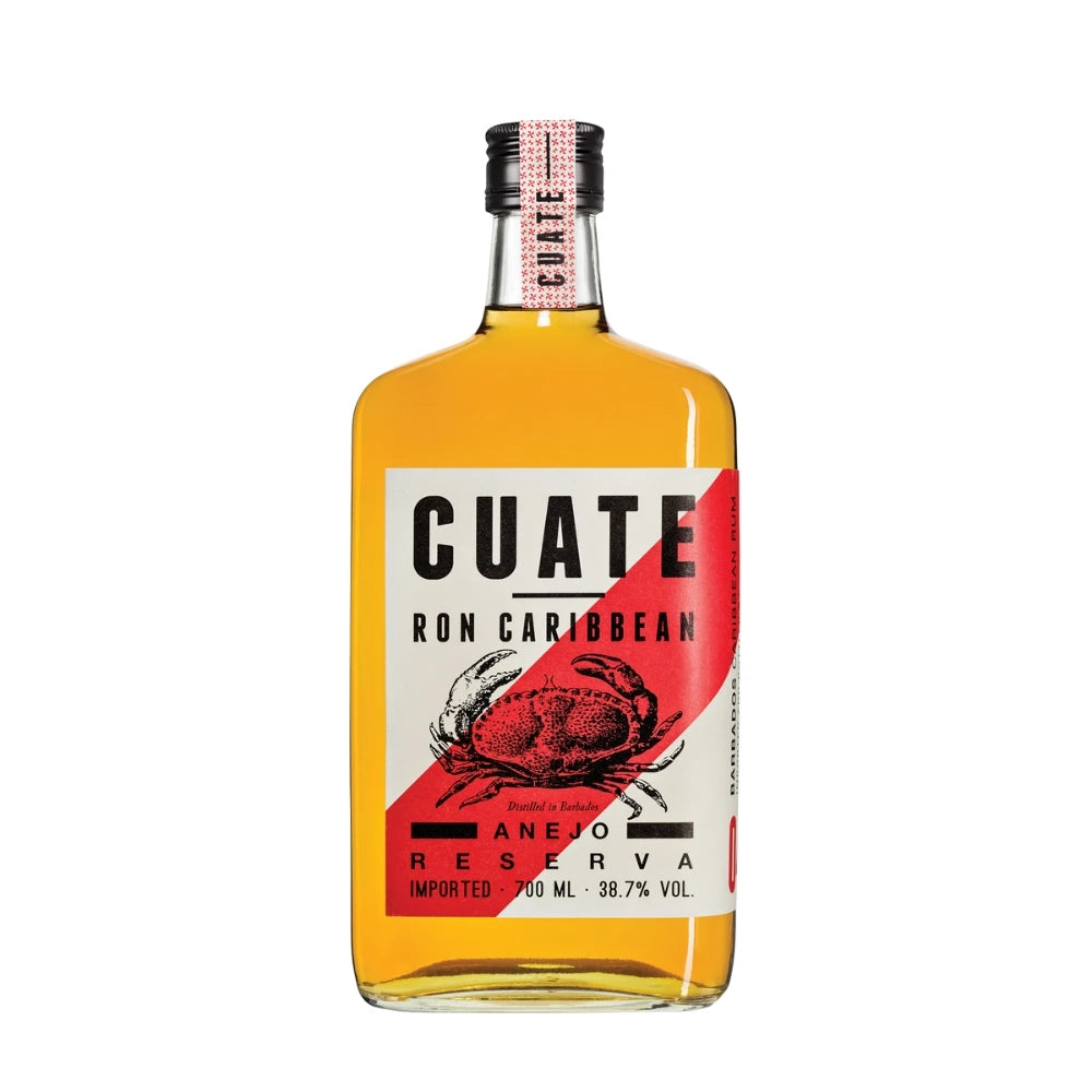 CUATE Rum 04 Añejo Reserva – Frontansicht der 700-ml-Flasche mit rotem Etikett und schwarzem Schriftzug, 38,7 % Vol.