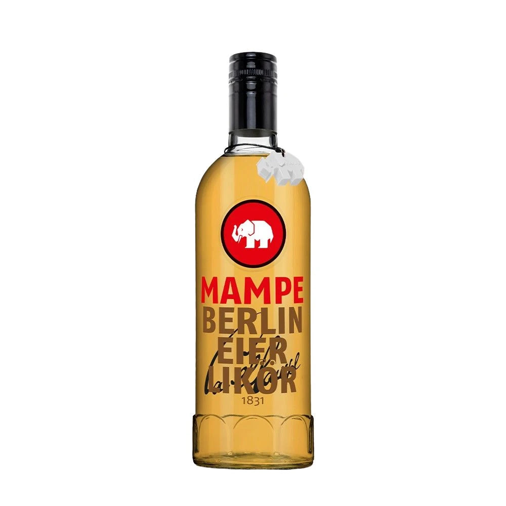 Klare Flasche Mampe Berlin Eierlikör mit golden-gelber Färbung des Inhalts. Schwarzer Schraubverschluss und weißer Elefantenanhänger, rotes Logo mit Elefant und moderner Schriftzug „EIERLIKÖR“ in verschiedenen Typografien.