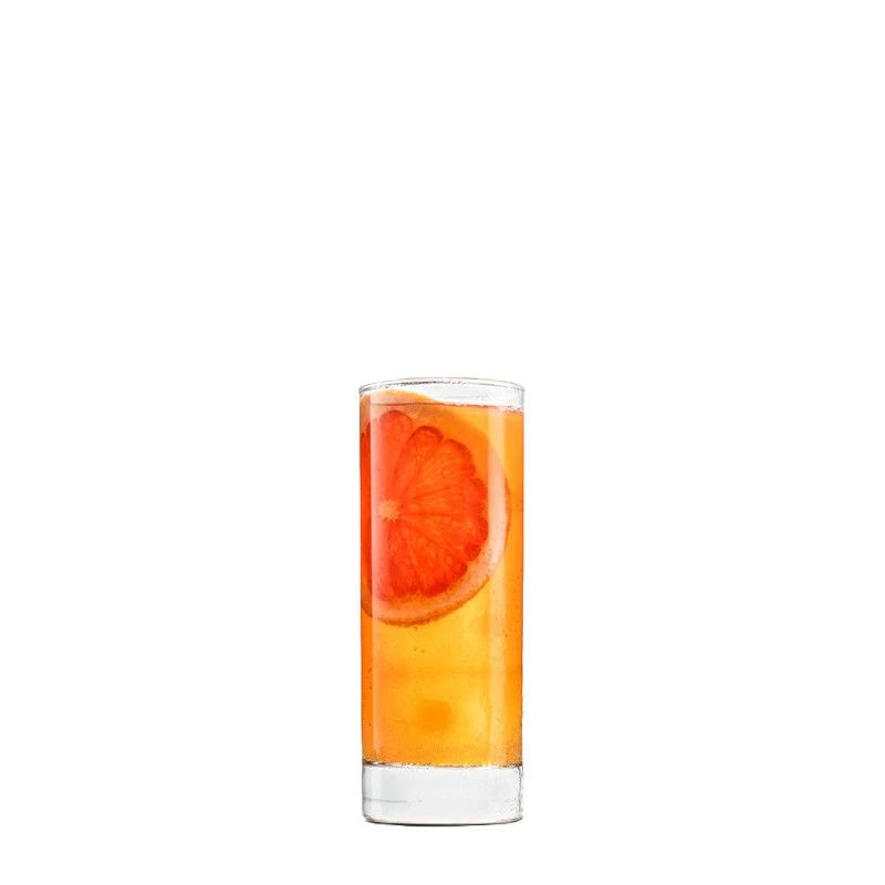 Longdrinkglas mit orangem Fruchtcocktail auf Eis, dekoriert mit einer großen Scheibe Grapefruit. Der Drink wirkt erfrischend, fruchtig und lebendig.