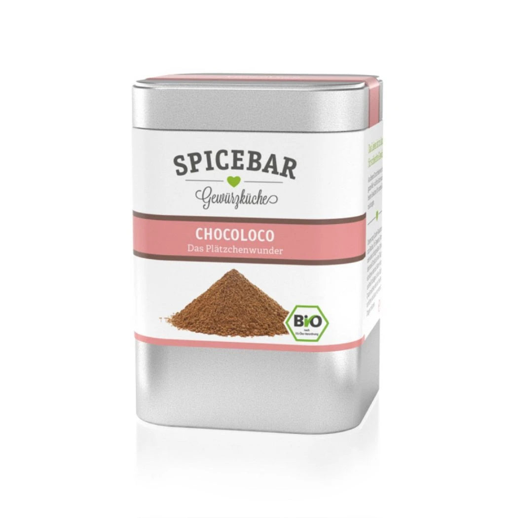 Silberne Bio-Gewürzdose von Spicebar mit rosa Etikett und Aufschrift "Chocoloco – Das Plätzchenwunder", darauf abgebildet ein braunes Kakaogewürzpulver.