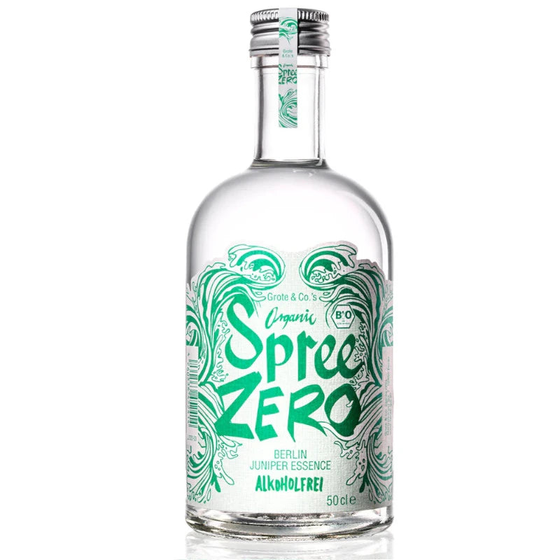Nahaufnahme der Flasche Spree Gin Zero alkoholfrei – das Etikett mit moderner Typografie und feinen Details steht für Qualität und Handwerkskunst aus Berlin.